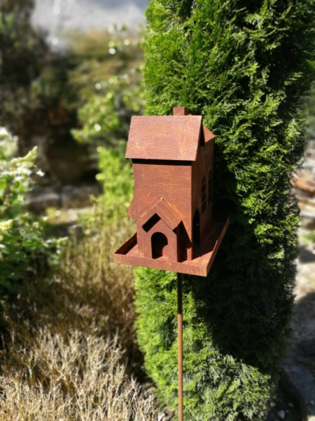 Edelrost Vogelhaus Uccello am Stab
