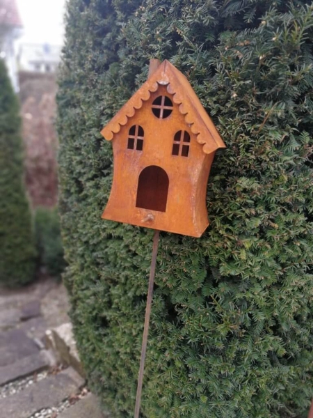Edelrost Vogelhaus auf Stab