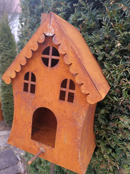 Edelrost Vogelhaus auf Stab