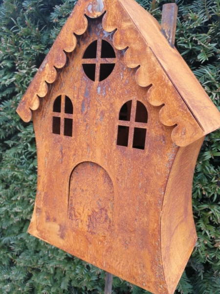 Edelrost Vogelhaus auf Stab