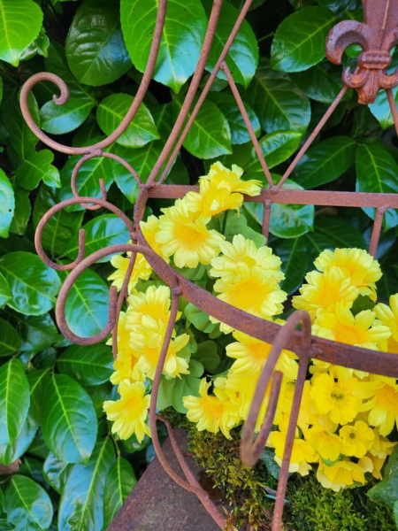 Edelrost Wandjardiniere mit Lilien, groß