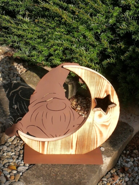 Edelrost Weihnachtswichtel Willi auf Holzmond