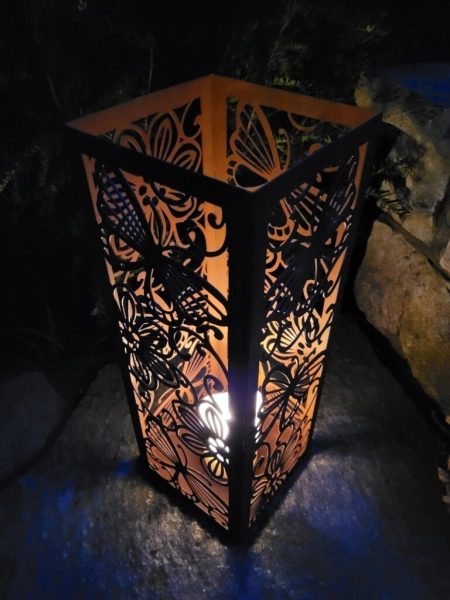 Edelrost Windlicht Säule Schmetterlinge