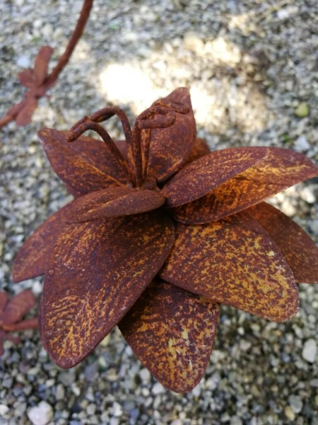 Edelrost Windrad Flowerspin mit Schmetterlingen