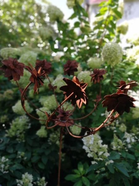 Edelrost Windrad Flowerspin mit Schmetterlingen