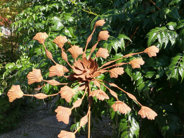 Edelrost Windrad Ginkgoblätter, einfach
