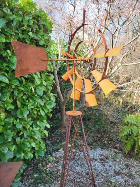 Edelrost Windrad Windmühle auf Ständer