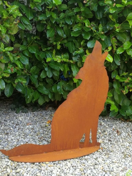 Edelrost Wolf heulend