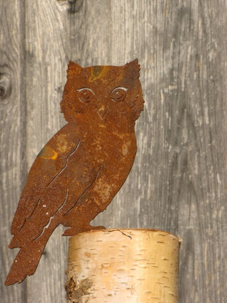 Edelrost Eule mit Ausschnitten zum Spießen, 20 cm