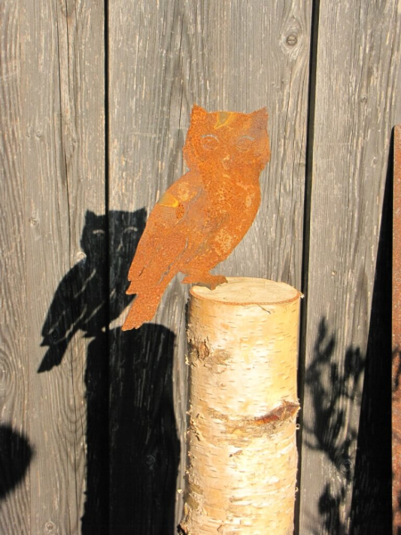 Edelrost Eule mit Ausschnitten zum Spießen, 20 cm