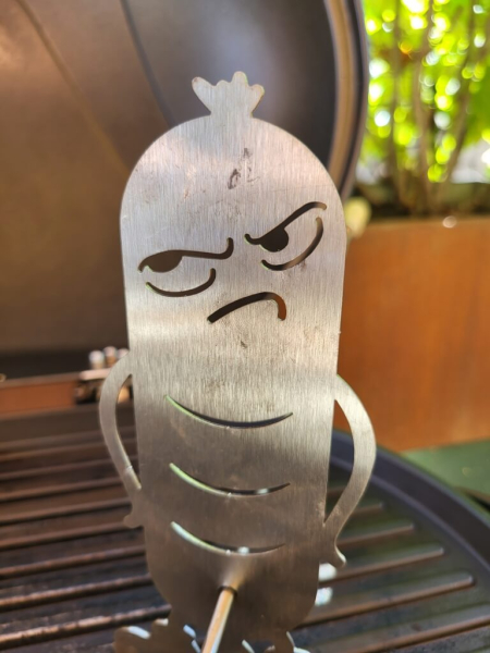 Edelstahl Grillspieß, Mr. Wurst, grimmiger Blick