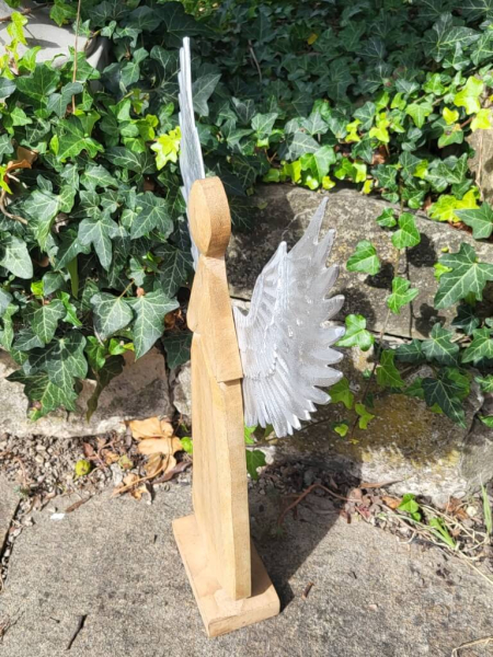 Holz Engel Artisanal, mit Metallflügel