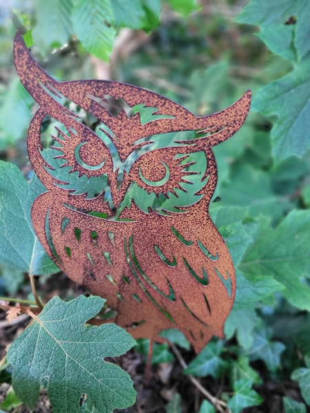 Edelrost Eule Hibou zum Stecken, lackiert