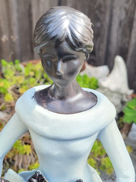 Polyresin Frau Troupe mit Blätterschale, weiß