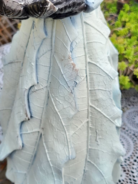 Polyresin Frau Troupe mit Blätterschale, weiß