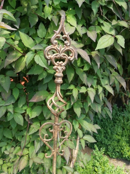 Gartenstecker Kassandra, Rostoptik