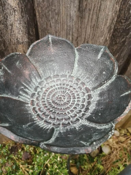 Gartenstecker Vogeltränke Viola, braun-grün aus Metall
