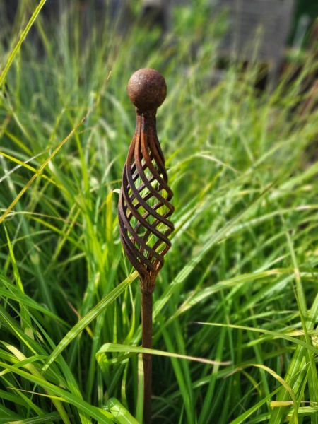Edelrost Gartenstecker Zwirbelkugel länglich