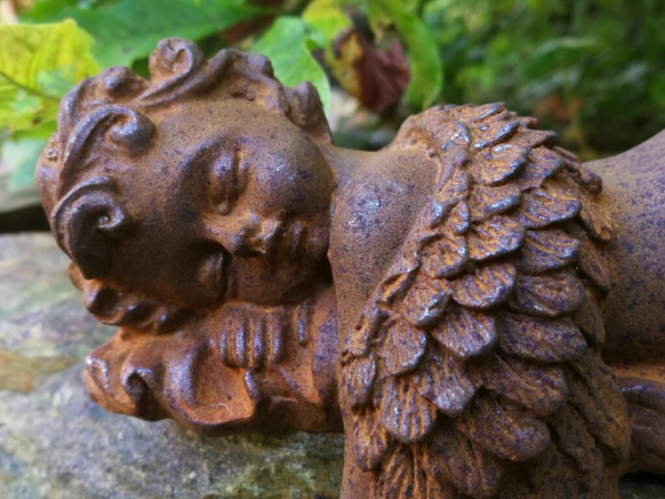 Gusseisen Engel Milagros mit Edelrostfinish