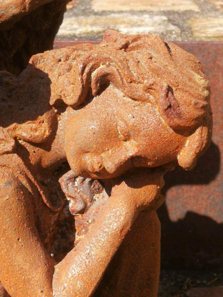 Gusseisen Engel Sereda mit Edelrostfinish