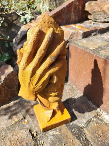 Gusseisen Figur nicht sehen