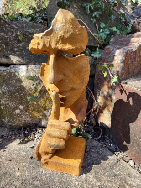 Gusseisen Figur nicht sprechen