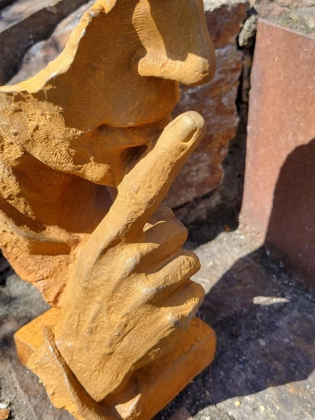 Gusseisen Figur nicht sprechen