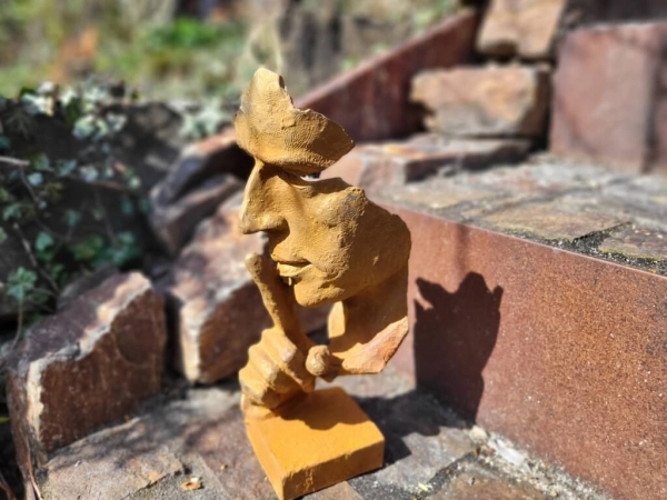 Gusseisen Figur nicht sprechen