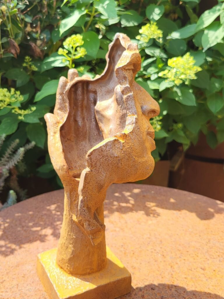 Gusseisen Figur nachdenklich