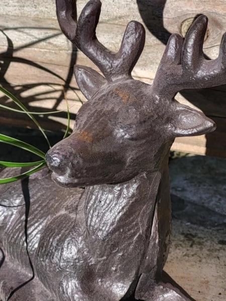 Gusseisen Hirsch Simon, liegend