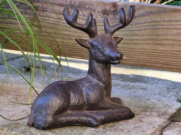 Gusseisen Hirsch Simon, liegend