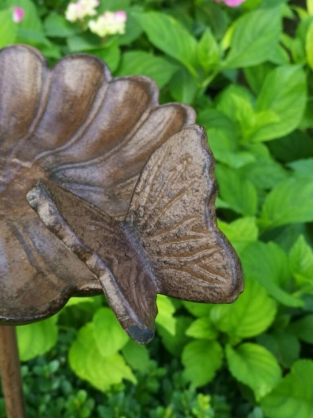 Vogeltränke Deliah mit Schmetterling
