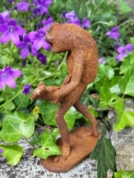 Gusseisen Frosch Herbert mit Gitarre