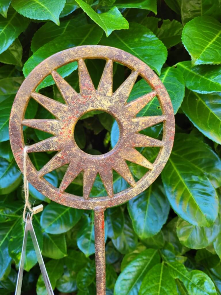 Edelrost Gusseisen Gartenstecker keltische Sonne