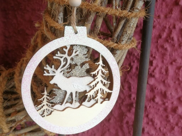 Holzhänger Forest, Hirsch Svenja stehend