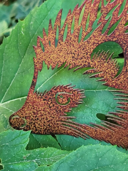 Edelrost Igel Mikki zum Stecken, lackiert