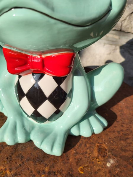 Keramik Frosch Fridolin mit Krone und Mascherl, mint