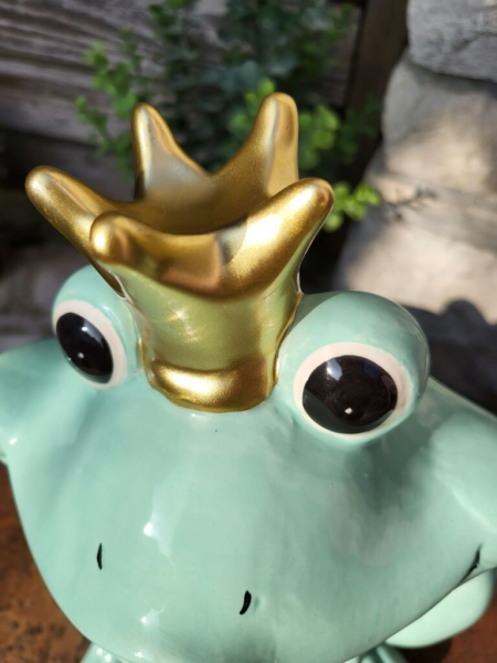 Keramik Frosch Fridolin mit Krone und Mascherl, mint