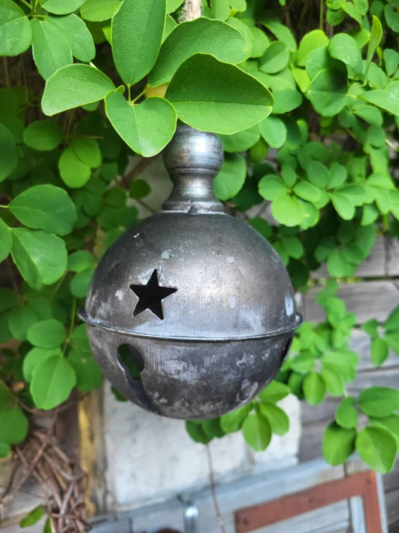 Kugel Glocke (Weihnachtsklingel) mit Sternen, grau