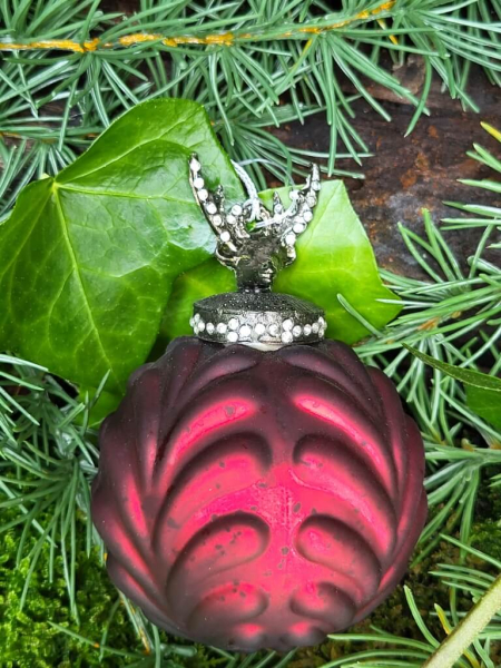 Weihnachtskugel Vitreous mit Hirsch, rot