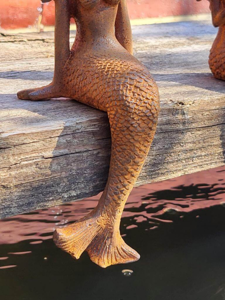 Gusseisen Meerjungfrau Coralia, mit Edelrostfinish