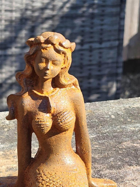Gusseisen Meerjungfrau Coralia, mit Edelrostfinish