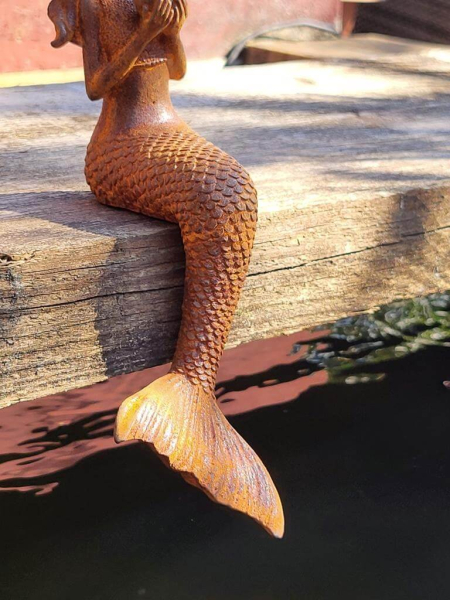 Gusseisen Meerjungfrau Ozeana, mit Edelrostfinish