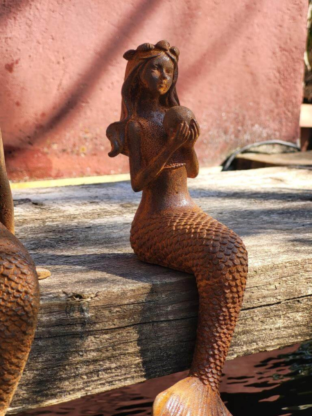 Gusseisen Meerjungfrau Ozeana, mit Edelrostfinish