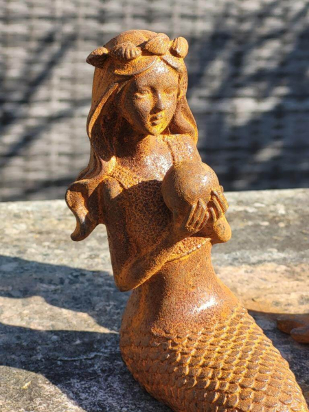 Gusseisen Meerjungfrau Ozeana, mit Edelrostfinish