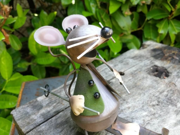 Maus Amigo auf Ski