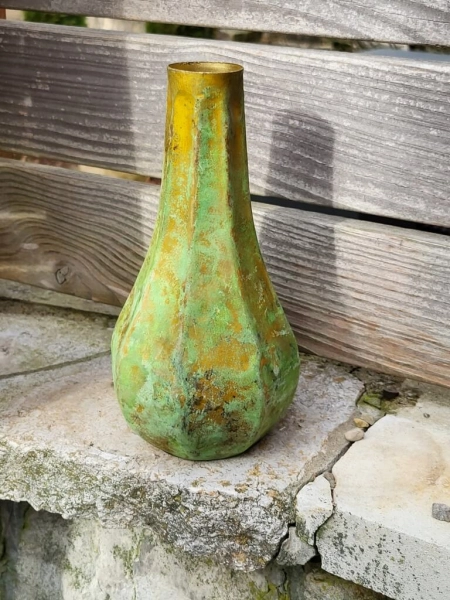 Metallvase Isla, birnenförmig, antik grün