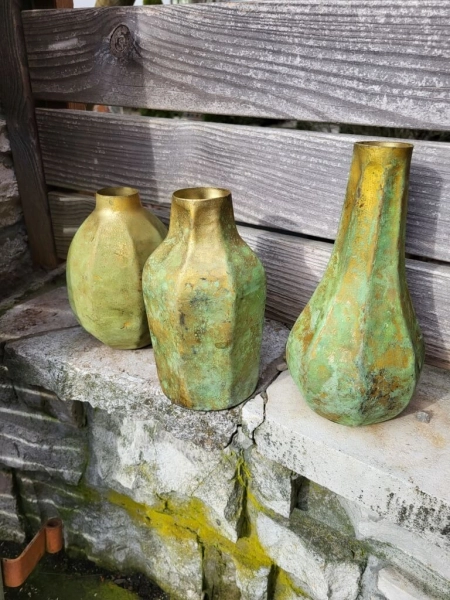 Metallvase Isla, birnenförmig, antik grün