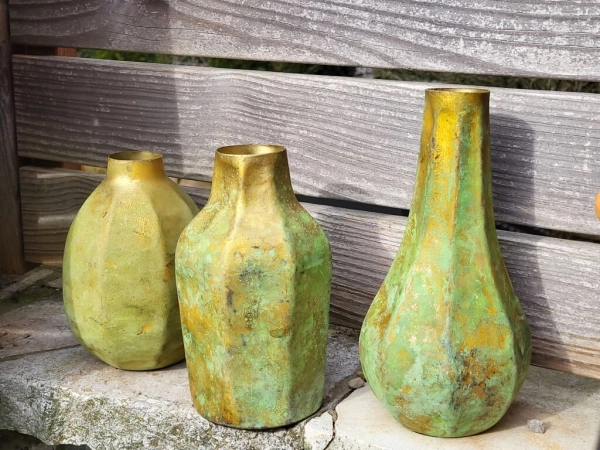 Metallvase Palla, flaschenförmig, antik grün