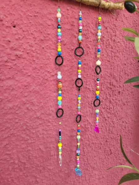 Mobile pure Lebensfreude, bunt mit schwarzen Ringen